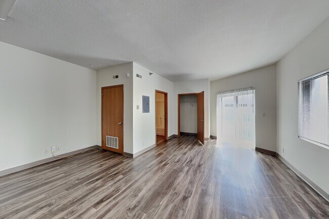 Foto del edificio - 216 Stanton Ave