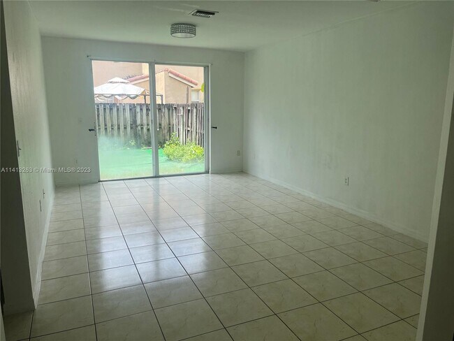 Foto del edificio - 761 SE 2nd St