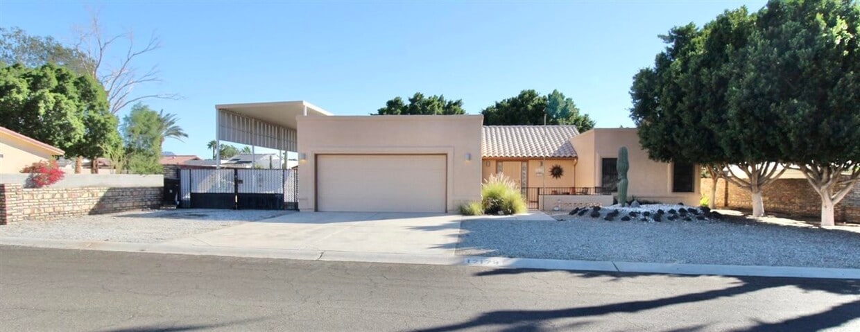Primary Photo - 12179 E Via Loma Vista