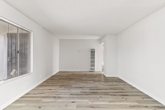 Building Photo - 1050 Gaviota Ave