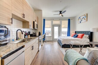 Building Photo - 1111 Shepherd Dr