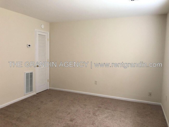 Building Photo - 526 Albemarle Avenue Southeast