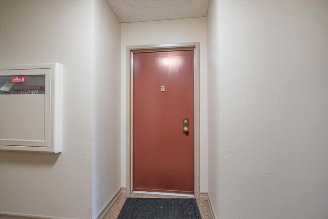 Building Photo - 1305 Webster St