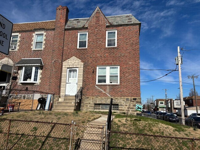 Building Photo - 4555 Bleigh Ave