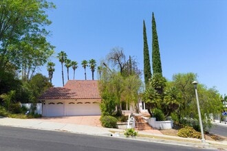 Building Photo - 4041 Alonzo Ave