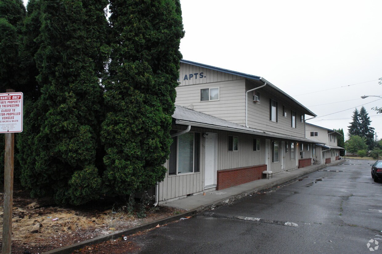Building Photo - Tryon Apartments