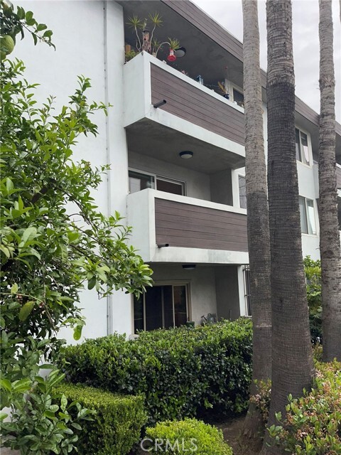 Building Photo - 1124 N La Cienega Blvd