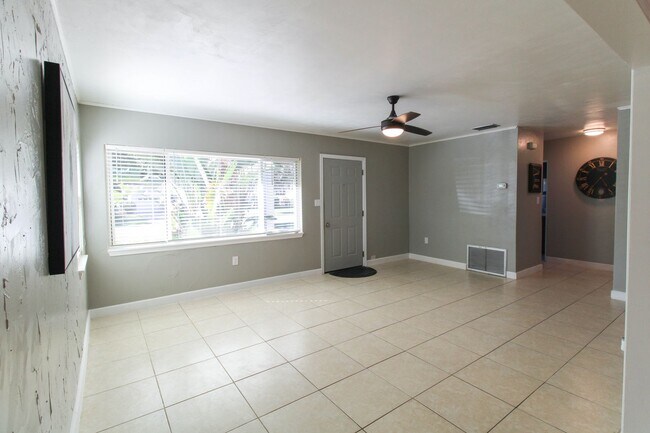 Foto del edificio - 2119 Southland Rd