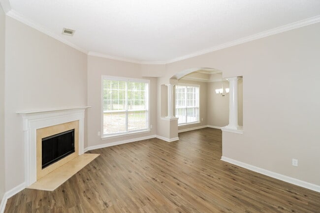 Foto del edificio - 10076 Woodland Grove Dr