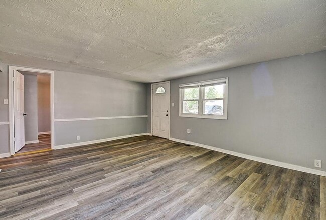 Building Photo - 2999 Clover Dr