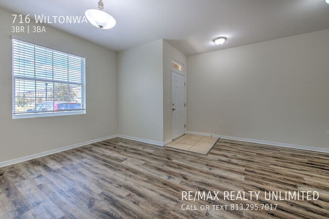 Foto del edificio - 716 Wiltonway Dr