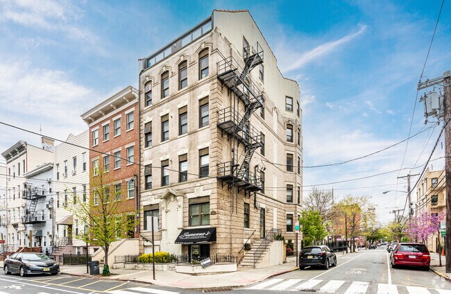Building Photo - 301 Monroe St