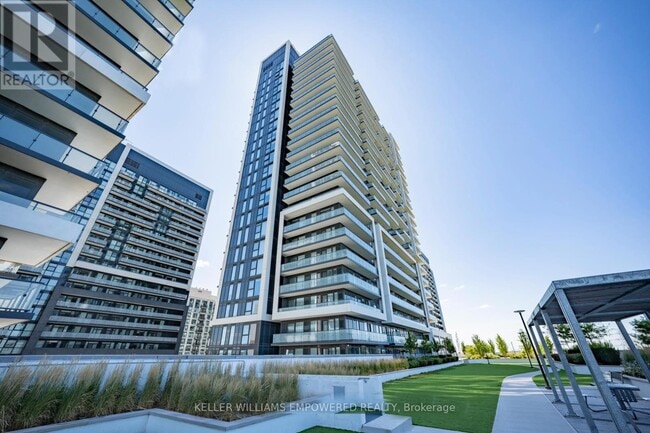 Building Photo - 105 Oneida Crescent