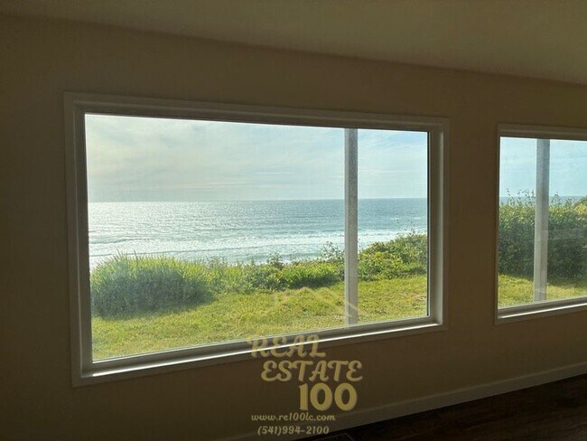 Foto del edificio - 4407 SW Beach Ave