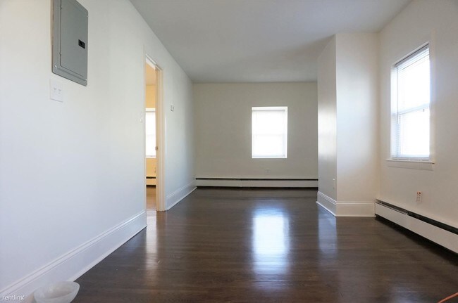 Foto del edificio - 649 E 7th St