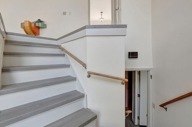 Foto del edificio - 6469 Fleetwood Dr