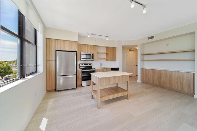 Foto del edificio - 555 NE 8th St