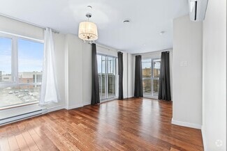 Building Photo - 1440 Rue Lucien-Paiement