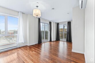 Building Photo - 1440 Rue Lucien-Paiement