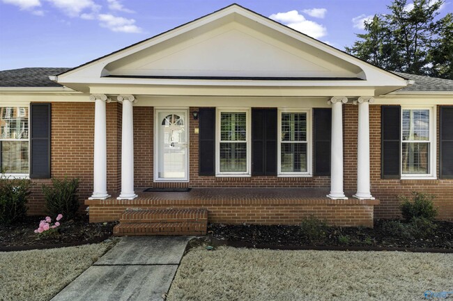 Building Photo - 106 Robin Ln SE