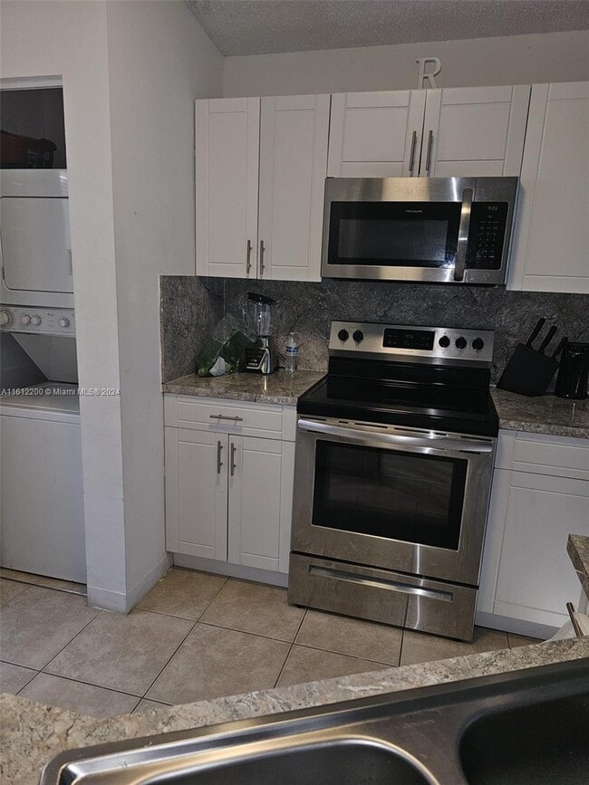 Building Photo - 9999 Summerbreeze Dr