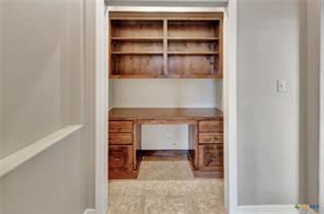 Foto del edificio - Great Home on  1 acre