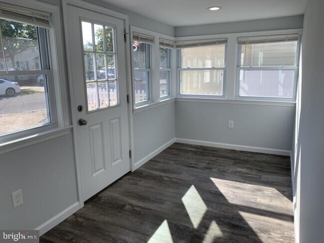 Foto del edificio - 519 E Lakewood Ave