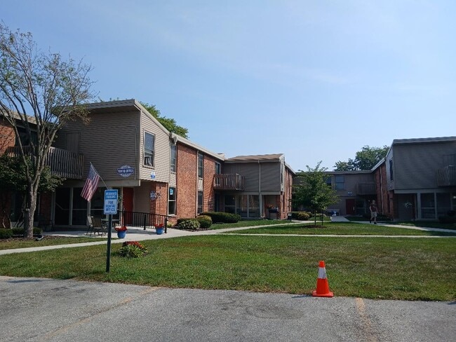 Building Photo - Lakeview Village