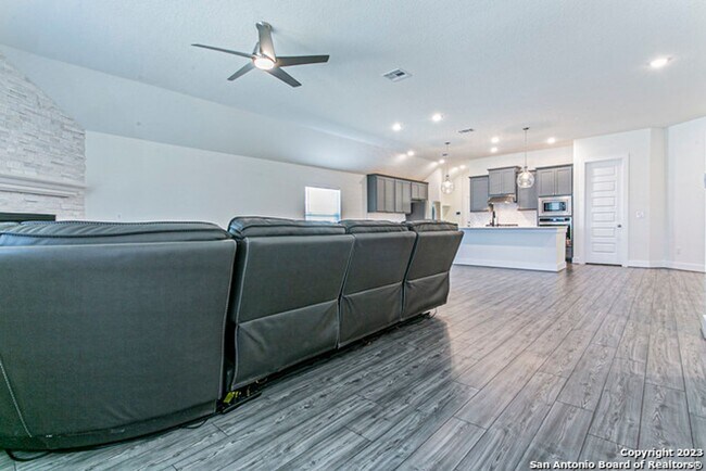 Foto del edificio - Stunning One-Story Living in Vintage Oaks – 3-Car Garage & Resort-Style Amenities