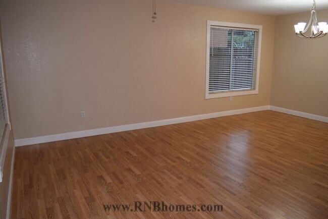 Foto del edificio - 1930 Crystal Ct