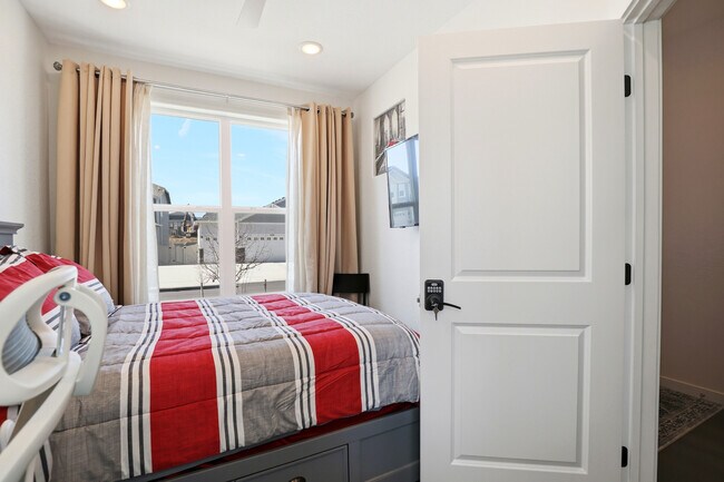 Foto del edificio - 5331 Wagon Hammer Dr