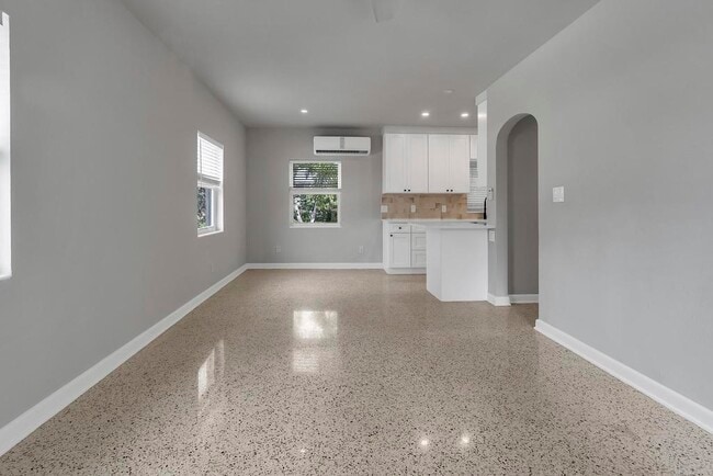 Building Photo - 17 Ocean Breeze