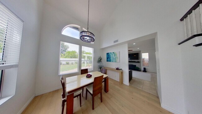 Building Photo - 1804 Via Sage