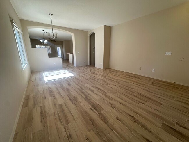 Foto del edificio - SAN TAN RANCH SINGLE LEVEL 4 BEDROOM WITH NEW FLOORING THROUGHOUT