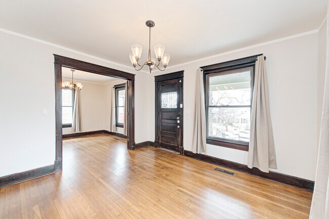 Sala de estar - 2418 E 16th St