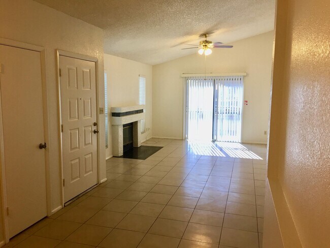 Foto del edificio - 7040 W Olive Ave