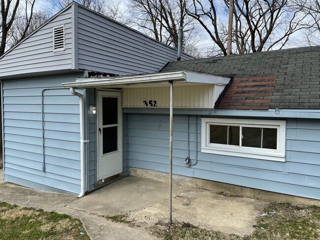 Building Photo - Quiet 1 Bedroom Country Cottage in Rural S...