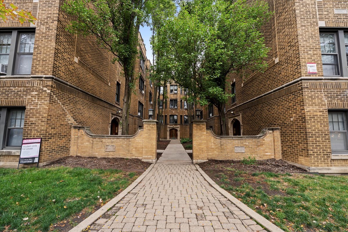 Primary Photo - 2348 W Addison St