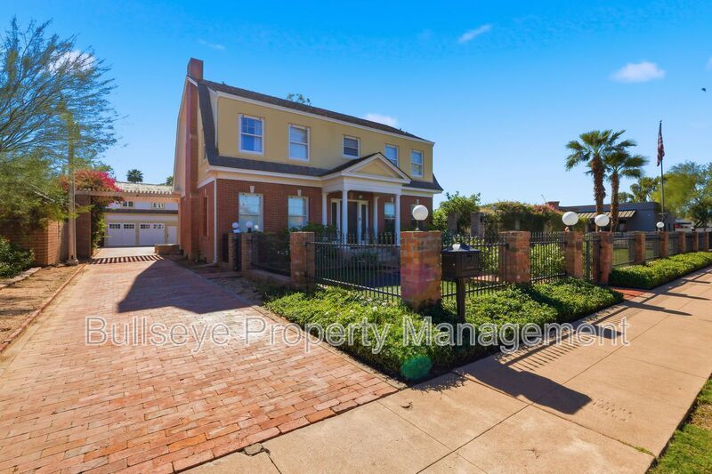 Photo - 525 W Lynwood St