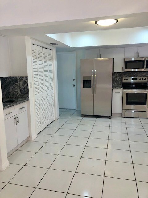 Building Photo - 7241 SW 84th Pl