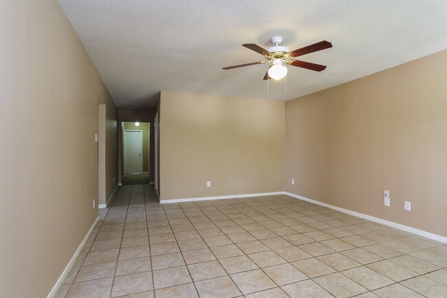 Foto del edificio - 13230 Firebrick Dr