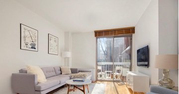 Primary Photo - 194 Thompson St