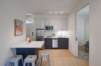 Building Photo - Panoramic Northside