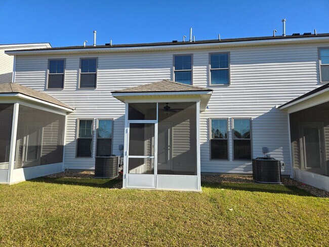 Foto del edificio - 3 Bedroom 2.5 Bath Townhome located in Valdosta, GA Minutes from Moody
