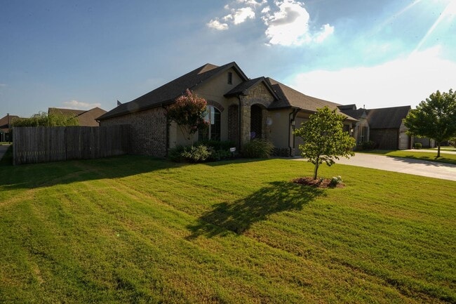 Foto del edificio - 3 Bed | 2 Bath in New Tulsa!