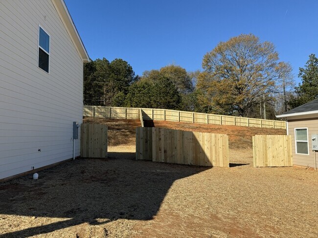 Building Photo - 209 Charlotte Cir