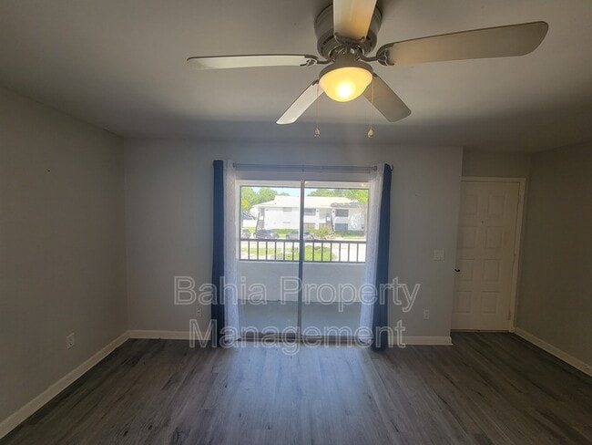 Building Photo - 3804 N Oak Dr