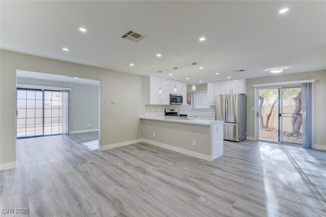 Foto del edificio - 2308 Dexter Cabin Rd
