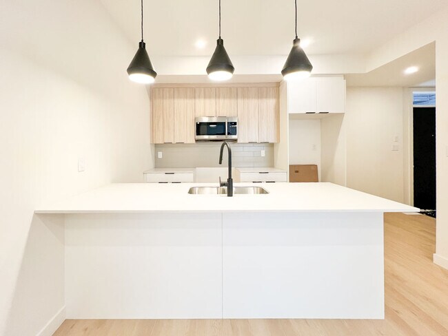 Building Photo - 9326-9153 153 St NW