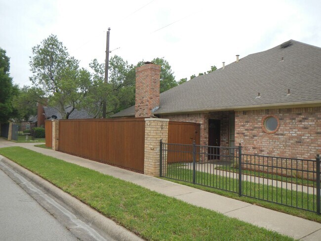 Foto del edificio - Amazing home - minutes from Grapevine Main...